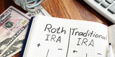 Roth IRA vs Traditional IRA written in the notepad.